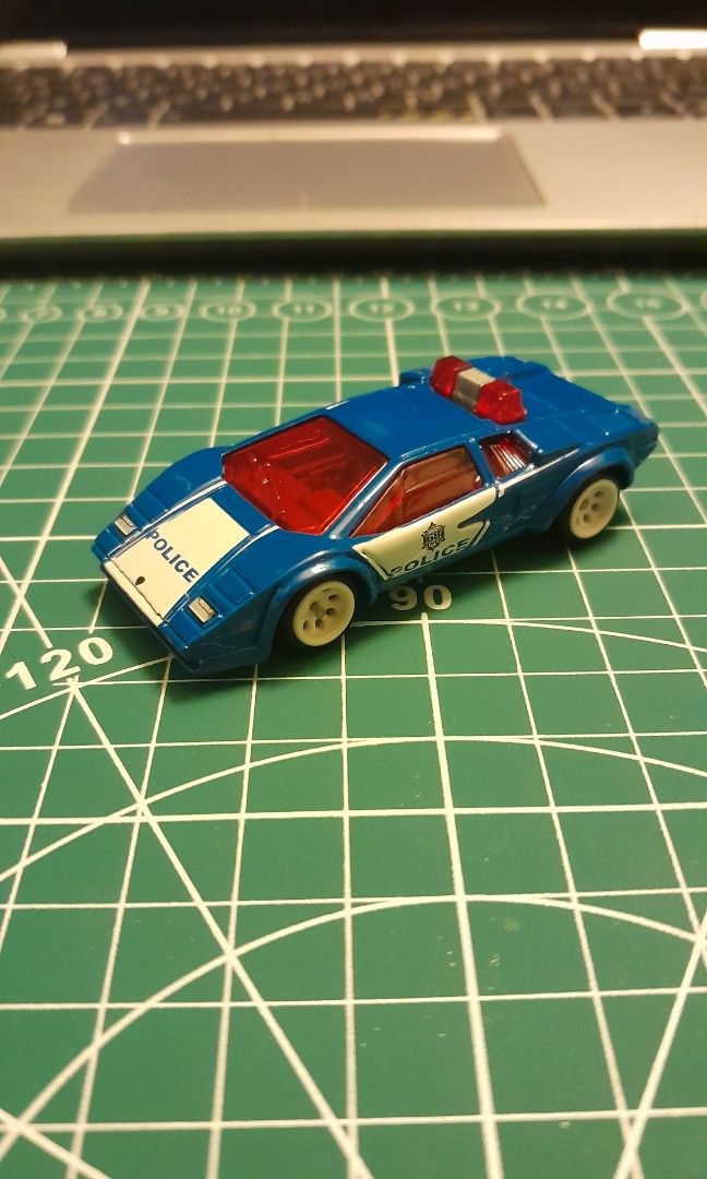 Hot wheels top countach pace car