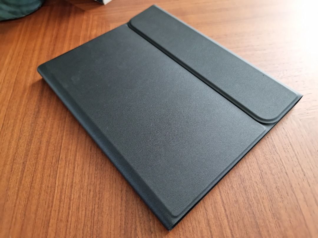 iPad 10th Gen 10.9" Smart Wireless Bluetooth Keyboard Case (Black) (Category: Cases & Sleeves) located in Quezon City. Submitted by bagels42 (Listing ID 1253411394, Image 2). Description: iPad 10th Gen 10.9" Smart Wireless Bluetooth Keyboard Case (Black) Price: 1,300 ***Actual pictures are in the posting, please refer to them*** Easily adjusts to whatever comfortable angle suits you best Make the Tab work like a laptop Multiple perspectives and p