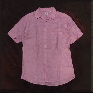 Kemeja Uniqlo Pink.