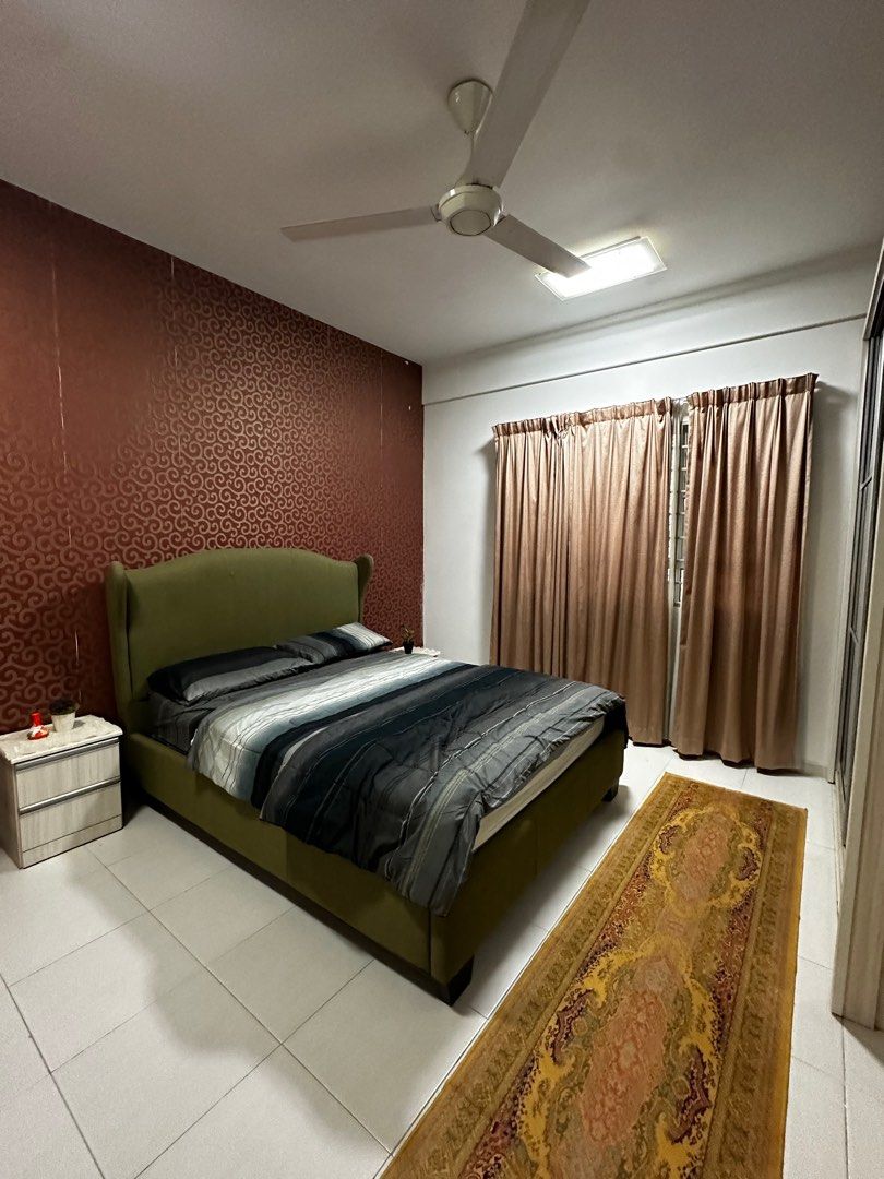King Bed Frame Green, Furniture & Home Living, Bedding & Towels on