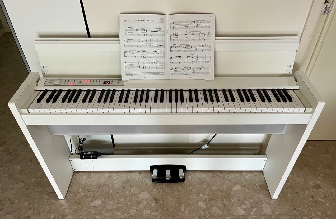 Korg LP 380U digital piano Made in Japan white Hobbies Toys