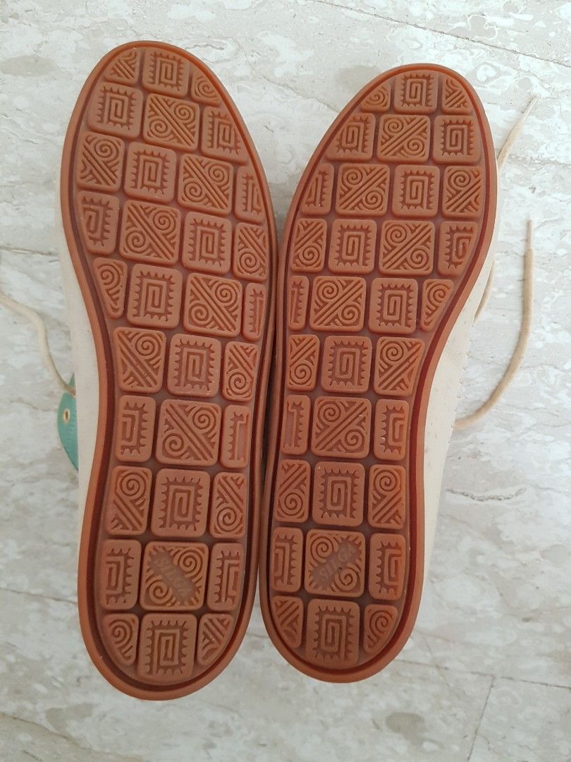 Full shoes shop for ladies
