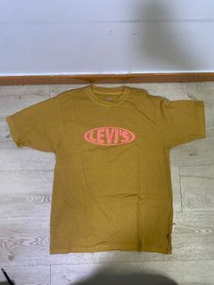 Levi’s t shirt