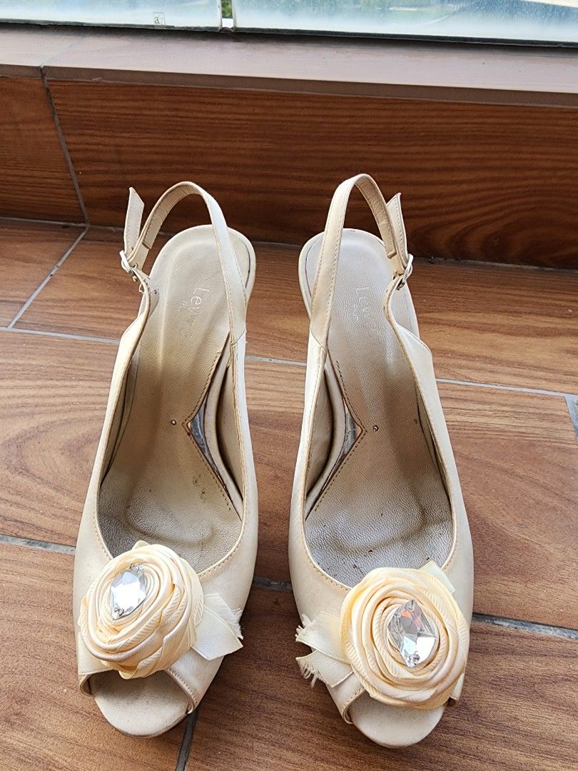 Cream store colour heels