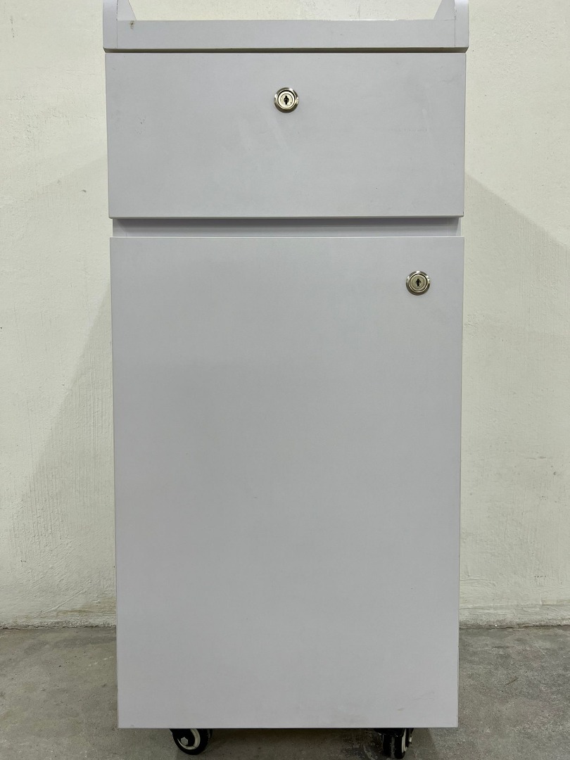 Lockable White Drawer with Wheels, Furniture & Home Living, Furniture, Shelves, & Racks