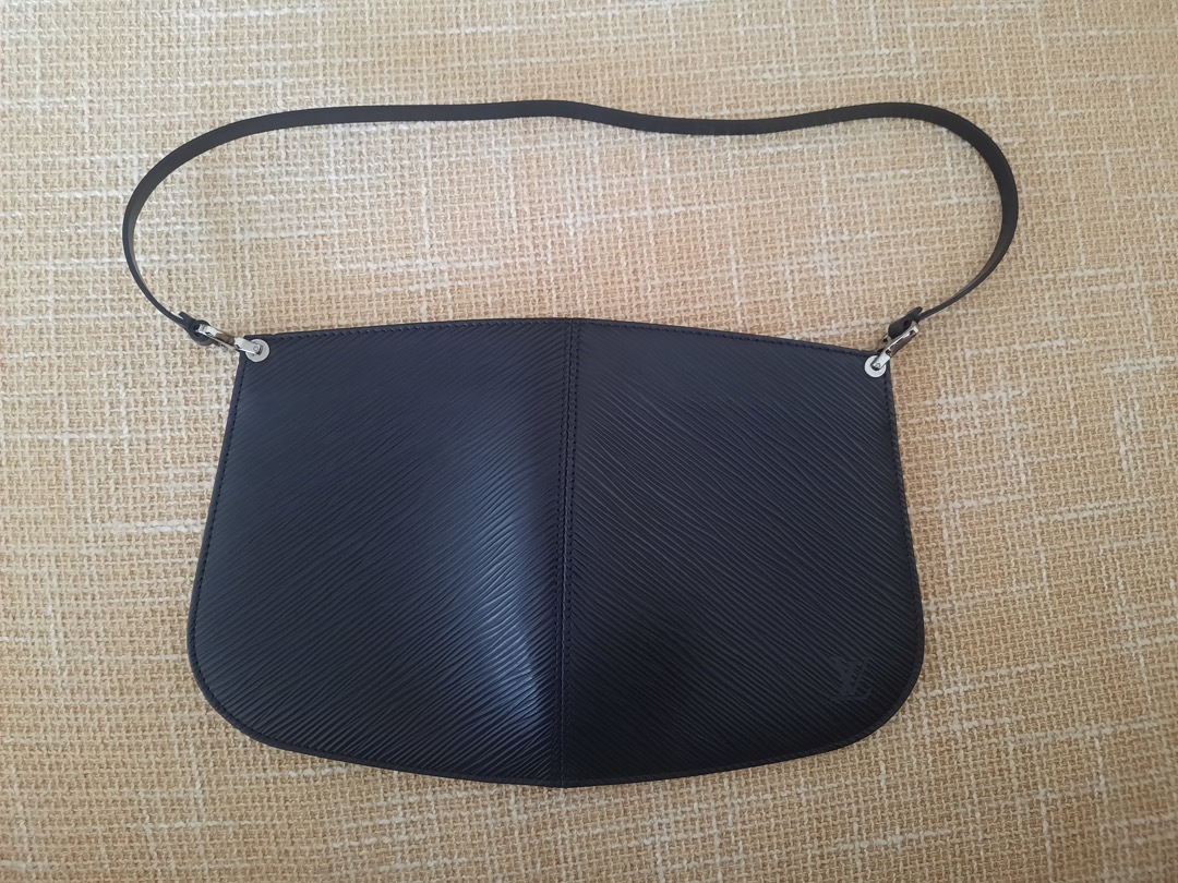Shop Louis Vuitton EPI 2023 SS Chain Plain Leather Chain Wallet