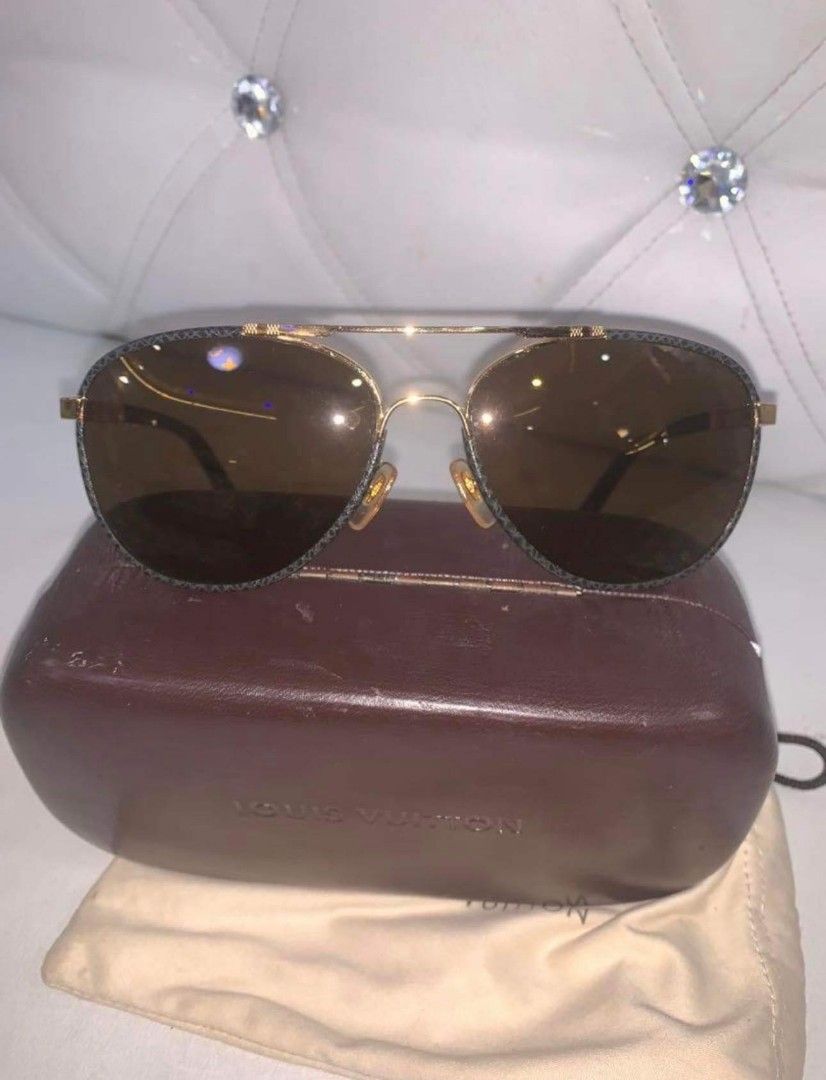 LV 101% Authentic Shades (Category: Luxury Accessories) located in Quezon City. Submitted by goodygrace (Listing ID 1253350253, Image 1). Description: nabili ng 45k plus, sobrang panalo na sa price. Monogram pag nasinagan ng araw my LV LV LV.