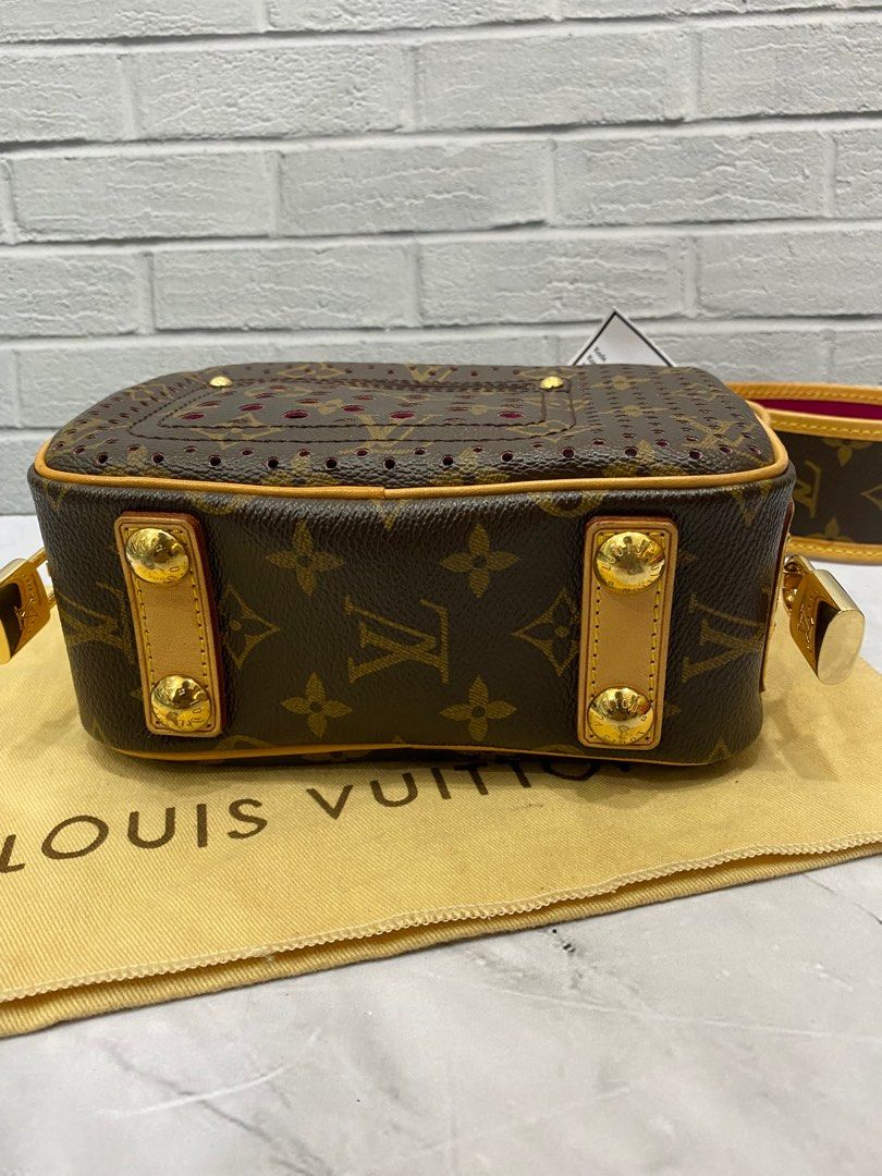 Louis Vuitton LV GHW Pochette Troca 2way Shoulder Bag Lambskin