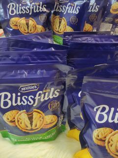 McVities Blissfuls Biscuits Filled With Belgian Milk Chocolate Caramel/Hazelnut