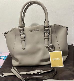 Michael kors charlotte large zip tote + trifold wallet signature bl