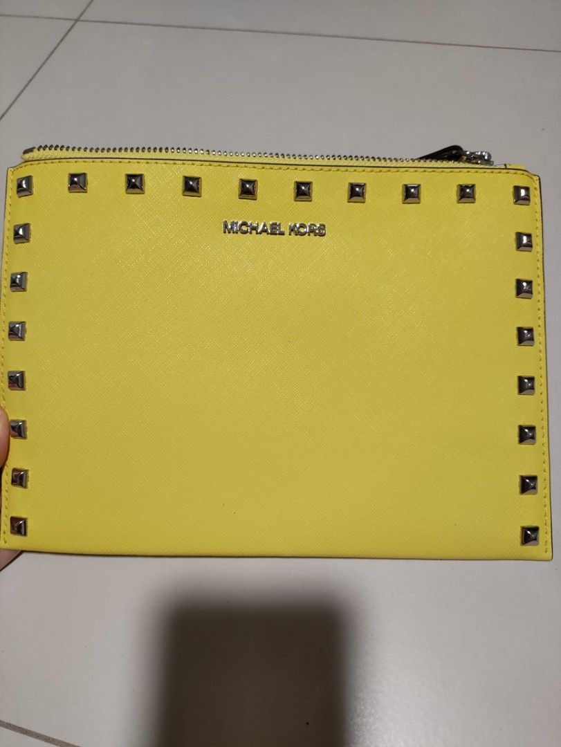 Extra large sales michael kors wristlet