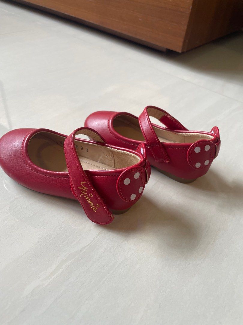 Red minnie on sale mouse slippers