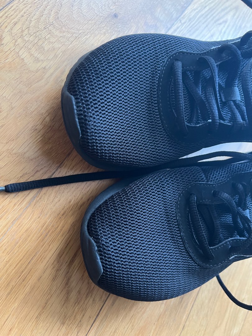 womens black nike walking shoes