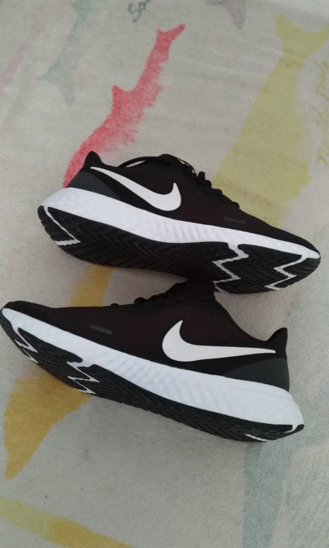 Nike revolution best seller, Fesyen Wanita, Sepatu di Carousell