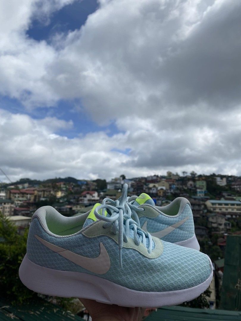 Nike tanjun teal top