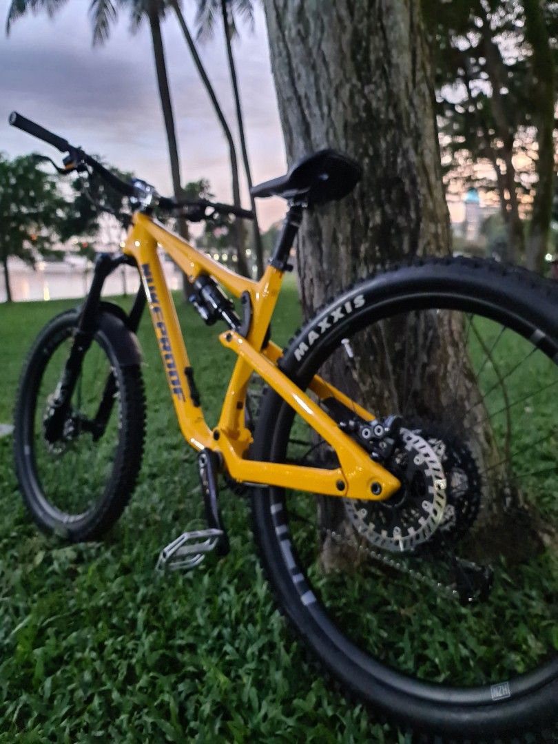 Nukeproof reactor 275 store elite carbon bike 2021