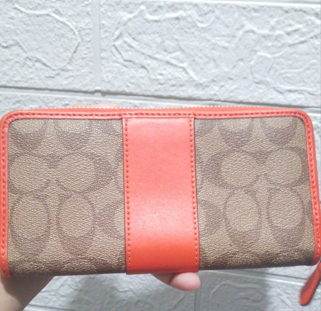 Original Coach pvc accordion zip wallet (Category: Luxury Bags & Wallets) located in Makati City. Submitted by enci25 (Listing ID 1253455686, Image 2). Description: 💯 Authentic Coach Woman Signature pvc leather accordion zip long wallet 📍Japan Auction 📍 Pvc leather 📍 Guaranteed Authentic, Money back if proven fake 📍Signs of usage, minimal flaws 📍PLEASE inspect photos and ask questions to avoid buyers regret 📍No return, No exchange Disclaim