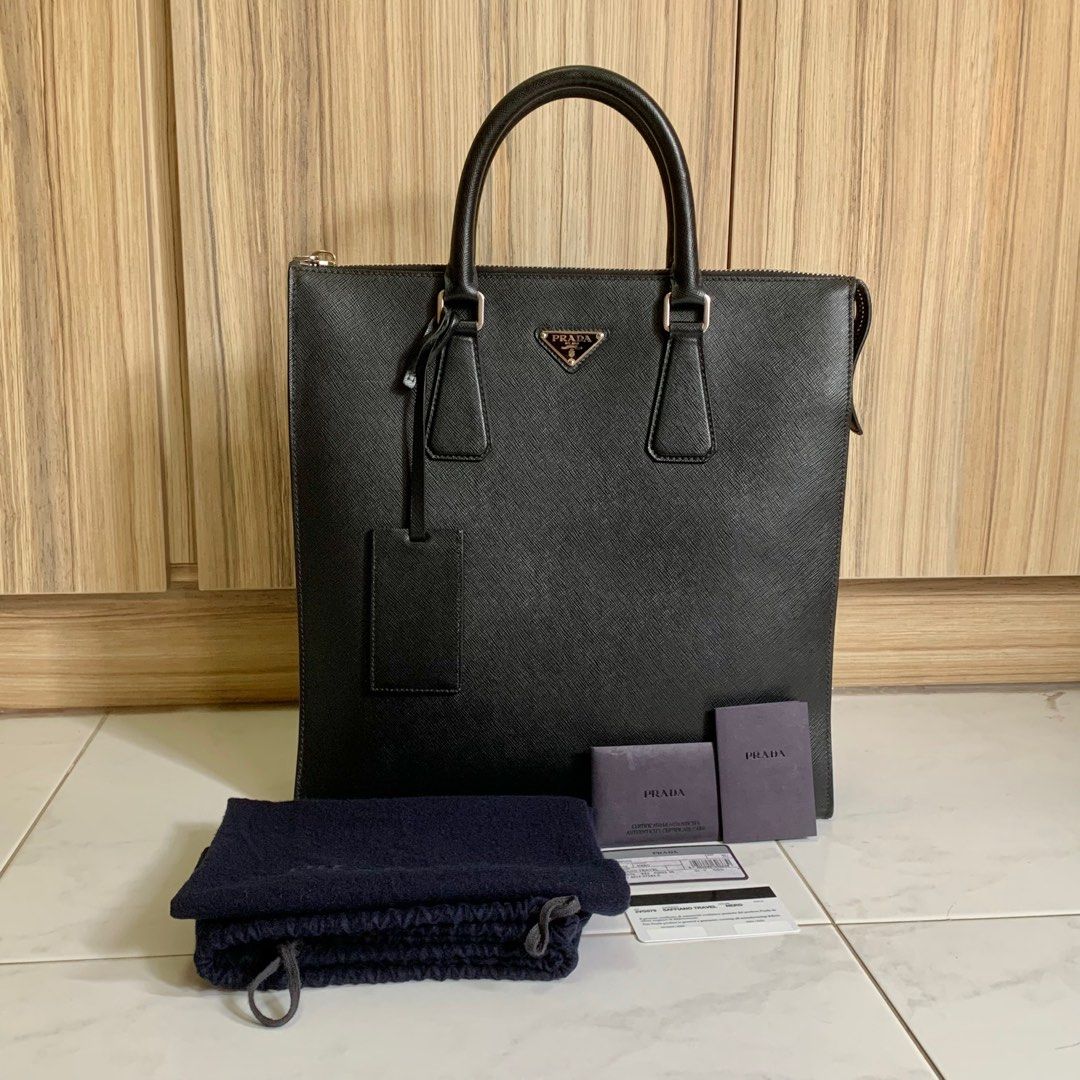 Authentic Prada Black Saffiano Leather Messenger Bag, Luxury, Bags &  Wallets on Carousell