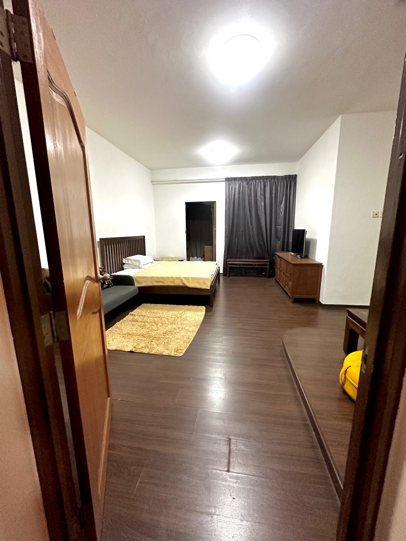 (Category: ) located in . Submitted by kaiserklose (Listing ID 1253399406, Image 1). Description: .