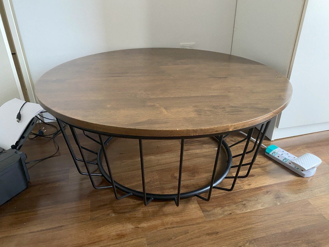 Round coffee table