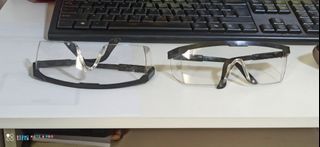 safety glasses / goggles