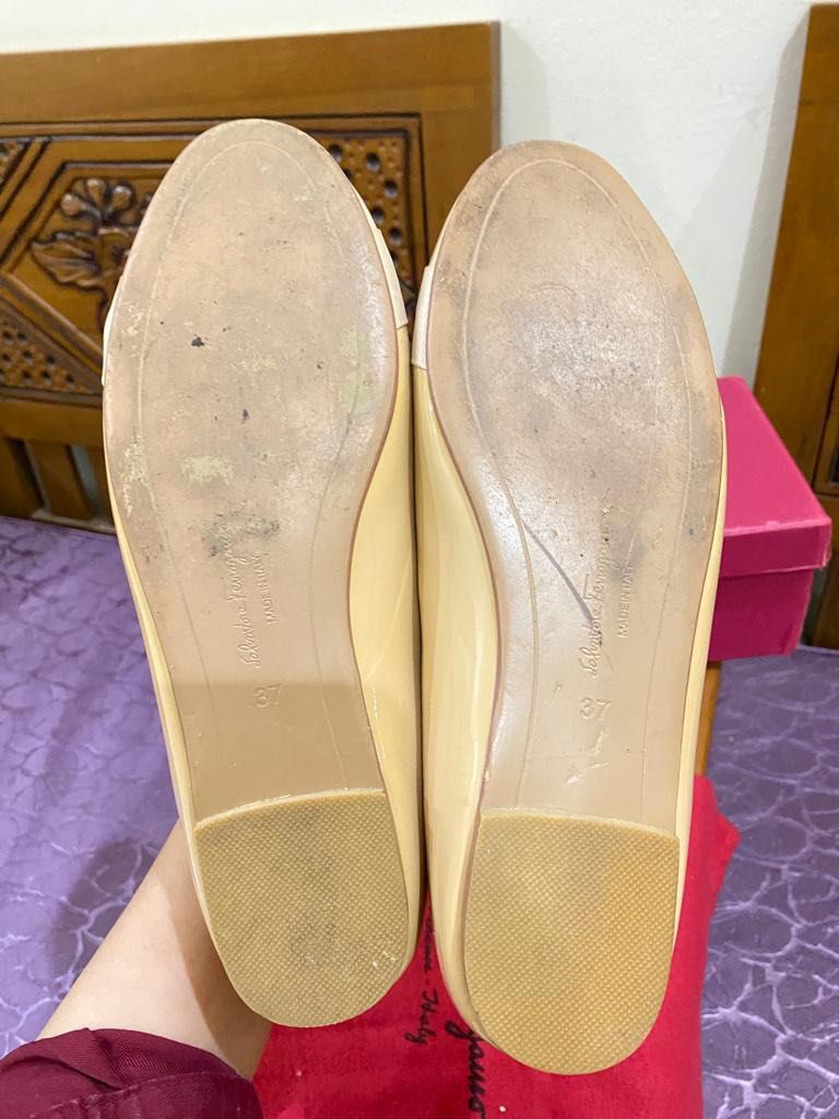 Ferragamo Elisabella Gold Metallic Bow Flat Shoes 10B – I, 41% OFF