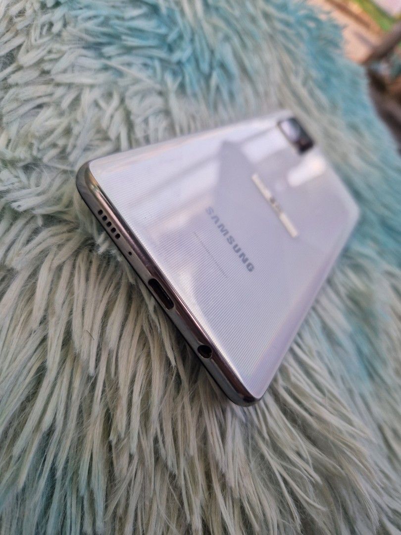 Samsung a71 128gb/8gb (Category: Samsung) located in Quezon City. Submitted by mubrogadgets (Listing ID 1253472995, Image 2). Description: SAMSUNG A71 3999 issue only crack glass hnd nakaka apekto sa unit No history of repair Ntc approval QUICK SPECS👇 Super AMOLED Plus display and 6.7 ichs 🎮Qualcomm SDM730 Snapdragon 730G (8 nm) 🔥Adreno 618 🔥128gb rom/ 8gb ram 🔥Fingerprint (under display, optical), 👍4500 mahh battery 📽📷Back Camera 64 MP (