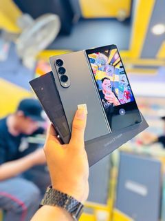 Samsung Z Fold 4 12/256 sein