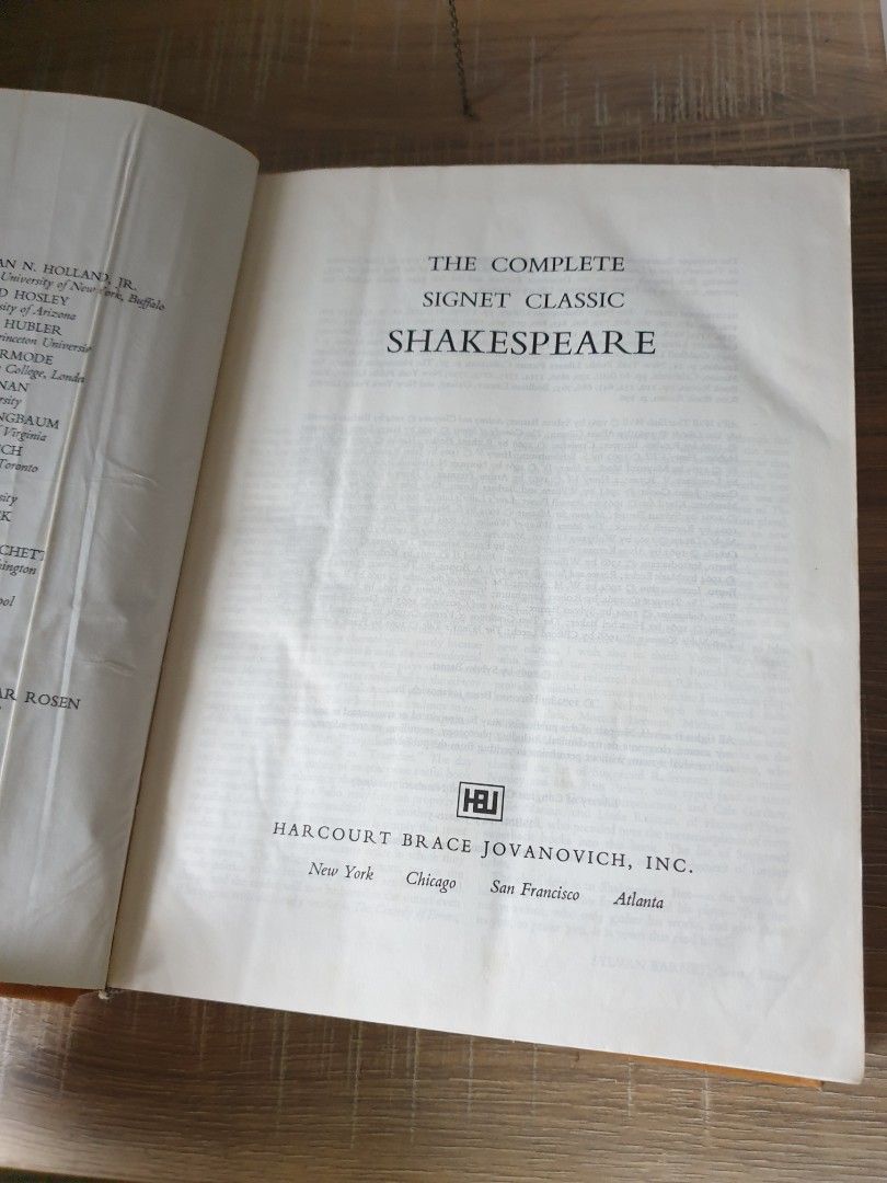 Shakespeare : The Complete Signet Classic (Category: Storybooks) located in San Juan City. Submitted by mama_shinkanses (Listing ID 1253413018, Image 3). Description: Hardbound book of Shakespeare's Play Classics..