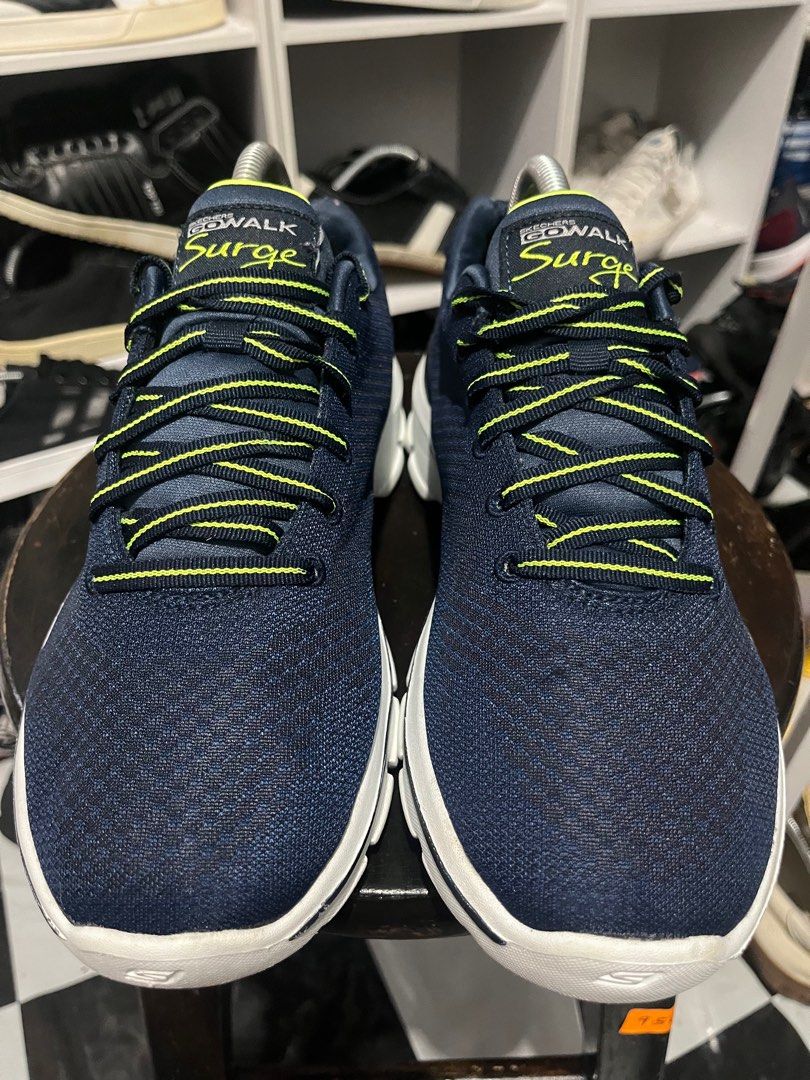 Skechers go store walk 2 surge