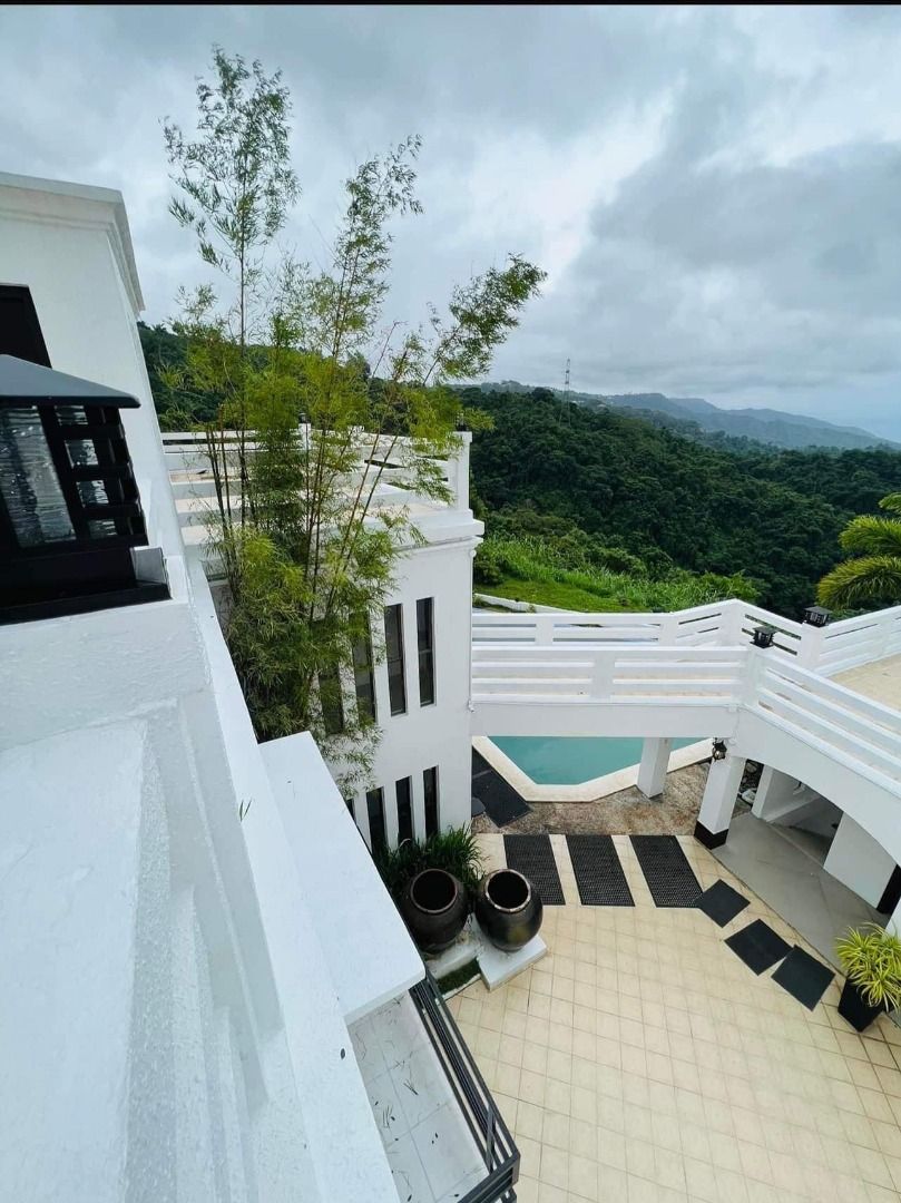 Splendido Taal Tagaytay Laurel Batangas Rest House Mansion For Sale