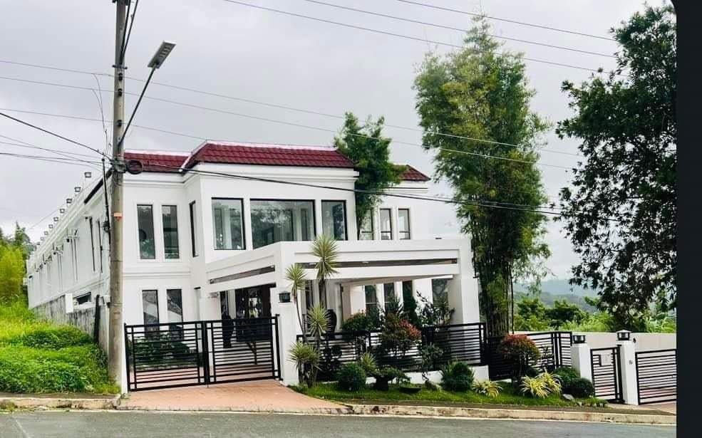 Splendido Taal Tagaytay Laurel Batangas Rest House Mansion For Sale