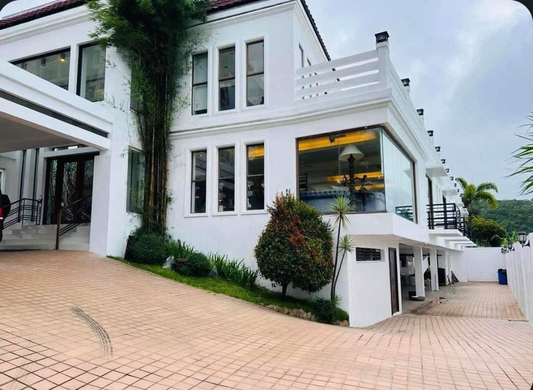 Splendido Taal Tagaytay Laurel Batangas Rest House Mansion For Sale