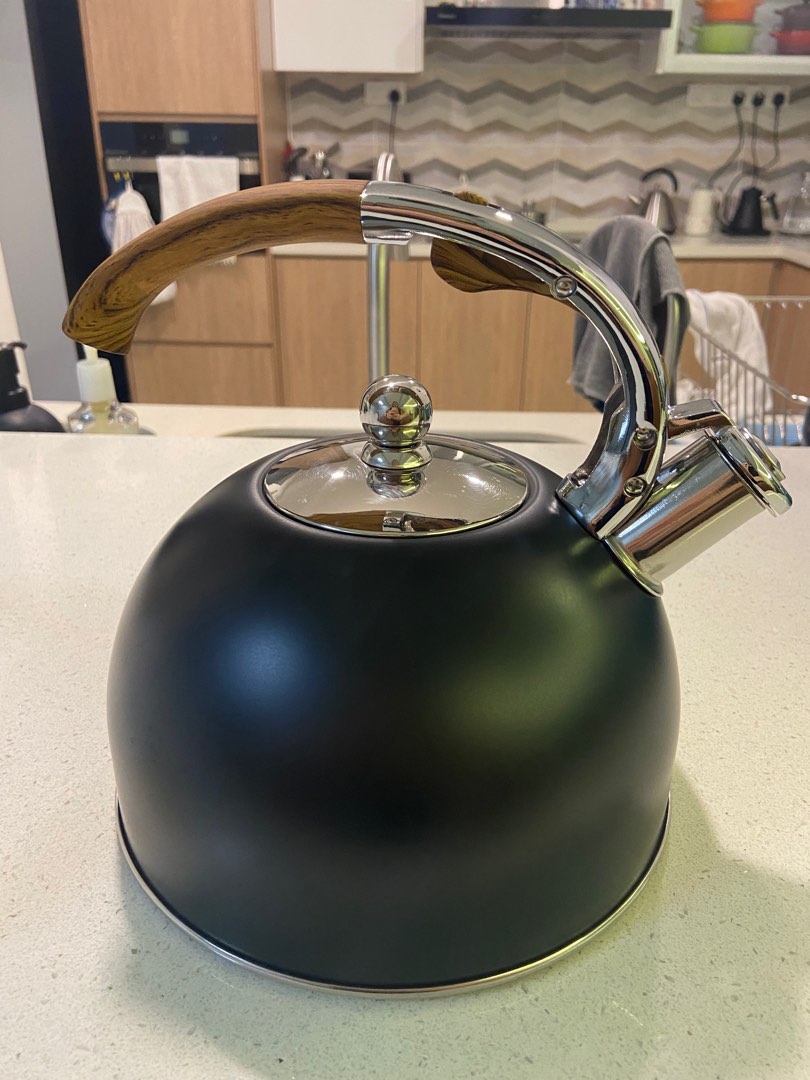 Stainless Steel Stovetop Whistling Kettle 2.5 Litre, TV & Home