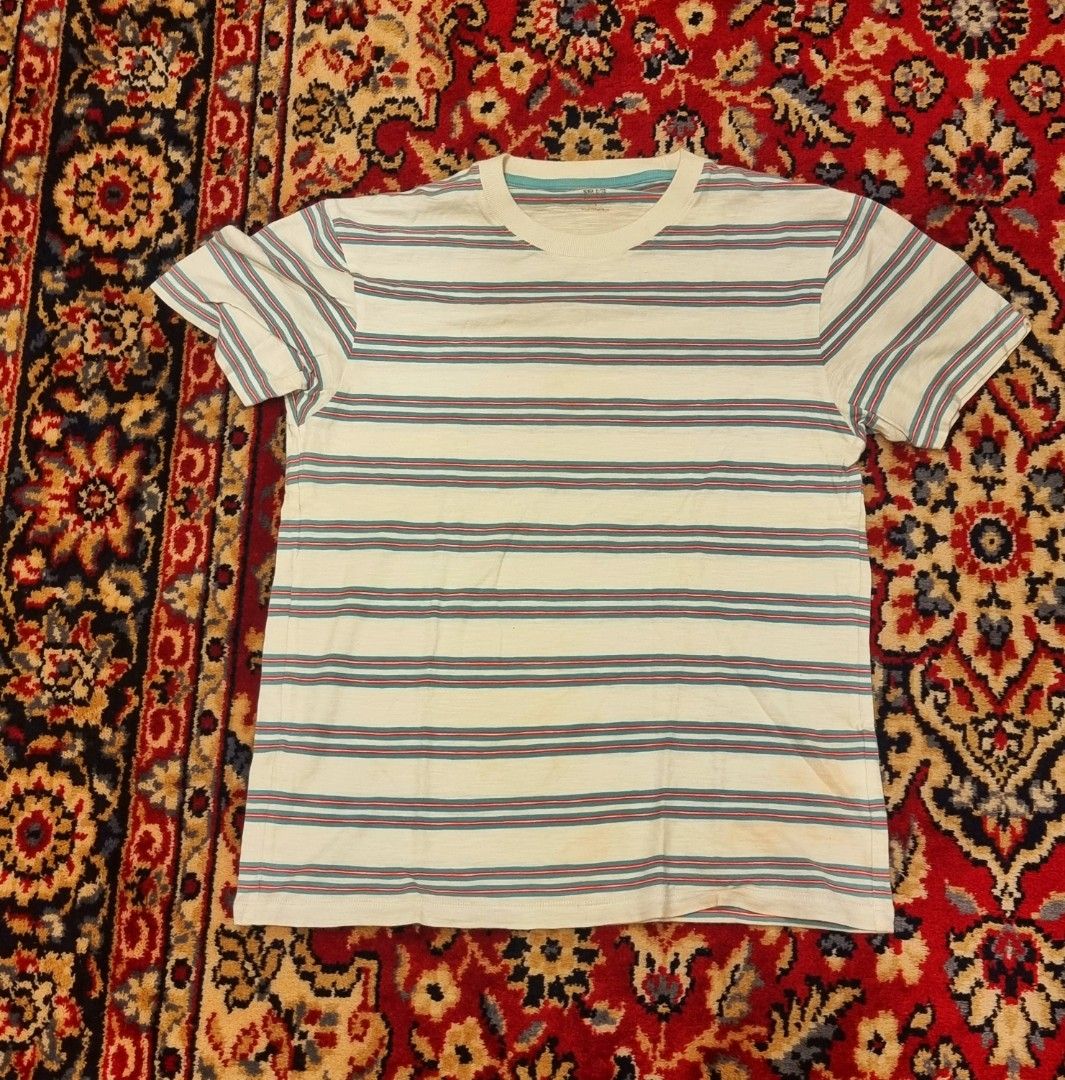 Uniqlo Striped Shirt (Category: Tshirts & Polo Shirts ) located in Makati City. Submitted by ferriswheeler (Listing ID 1253494450, Image 1). Description: Uniqlo Striped Shirt.