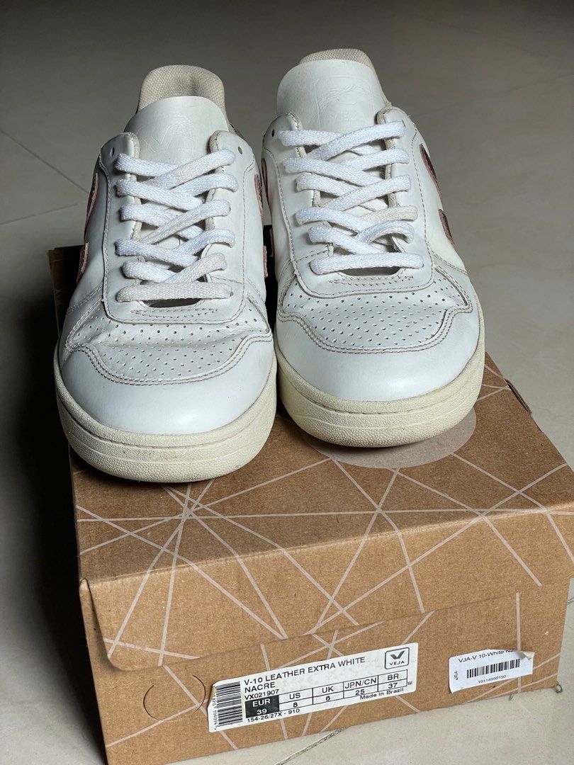 Veja v10 new arrivals nacre