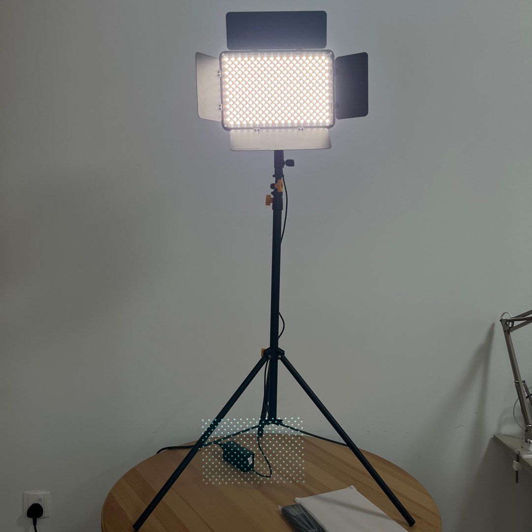 VILTROX VL-D640T (CRI>95 4800 Lumen 3300K-5600K) Bi-Color Video LED  Light Adjustable Light Stand 8806 Tripod, Photography, Photography  Accessories, Lighting  Studio Equipment on Carousell