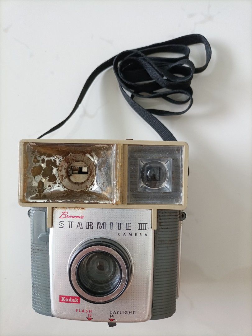 Vintage Film Camera: Kodak Eastman: Brownie Starmite II (1962-1967