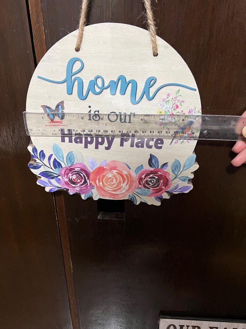 Wall decor (Category: Frames & Pictures) located in Quezon City. Submitted by peg905 (Listing ID 1253456721, Image 3). Description: Selling it for P50.00 each.