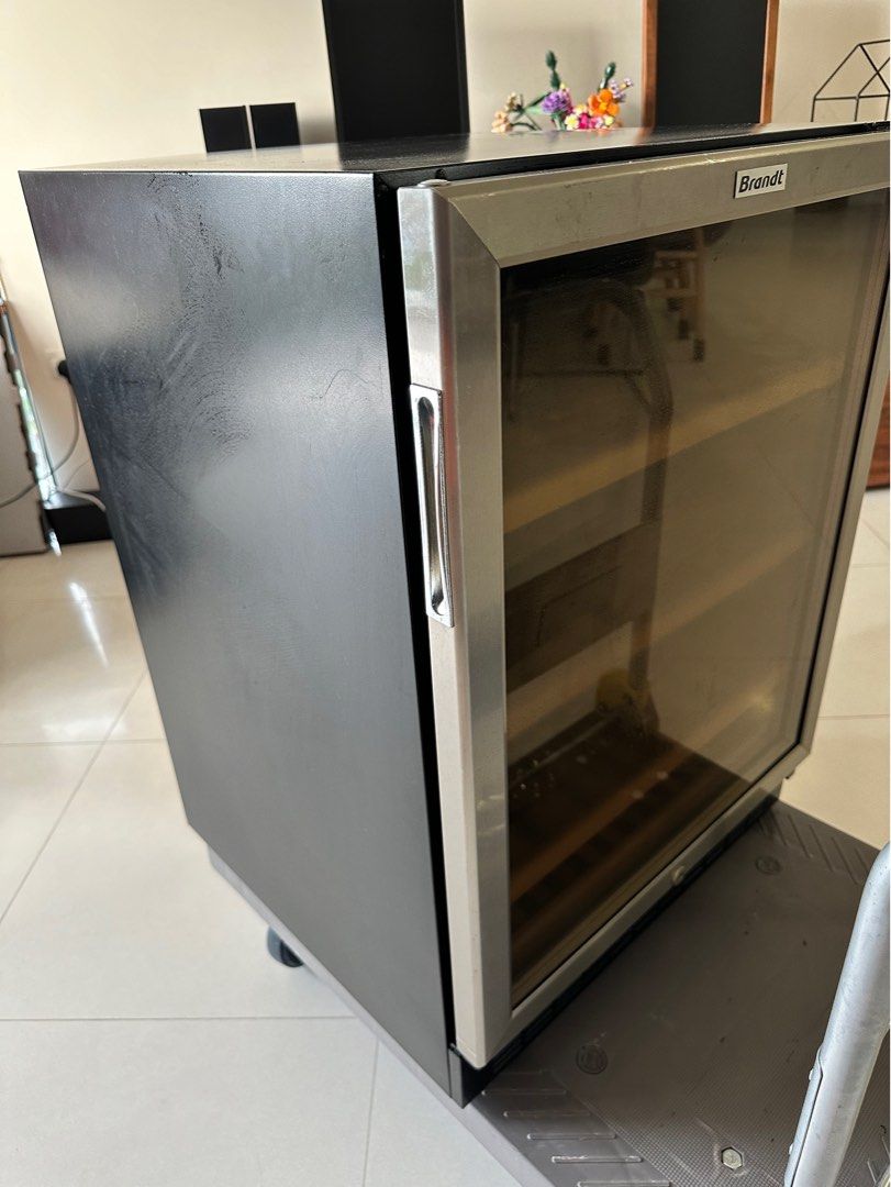 Wine chiller Brandt CAV50X, TV & Home Appliances, Kitchen Appliances
