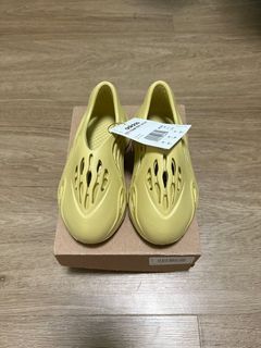 Yeezy Foam Runner Sulfur US8K