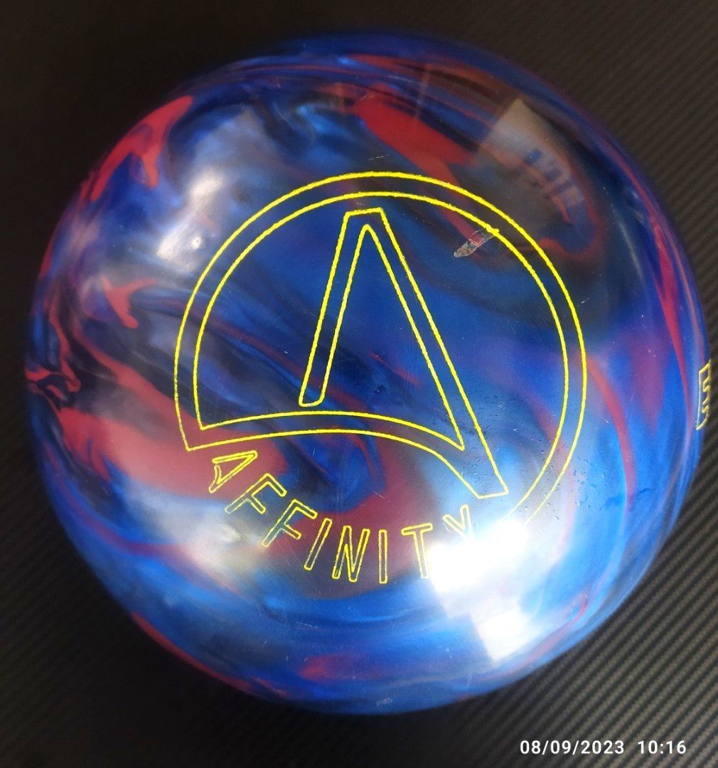 14 LBS Ebonite Affinity Reactive Bowling Ball., Sports Equipment, Sports & Games, Billiards