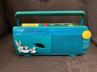 1995 Toshiba Looney Tunes Bugs Bunny AM/FM Cassette Player