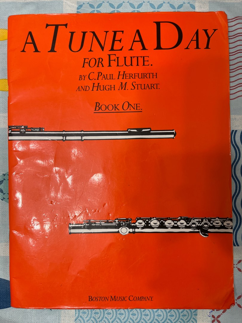 長笛 A Tune A Day For Flute Book 1, 興趣及遊戲, 書本 & 文具, 教科書 Carousell