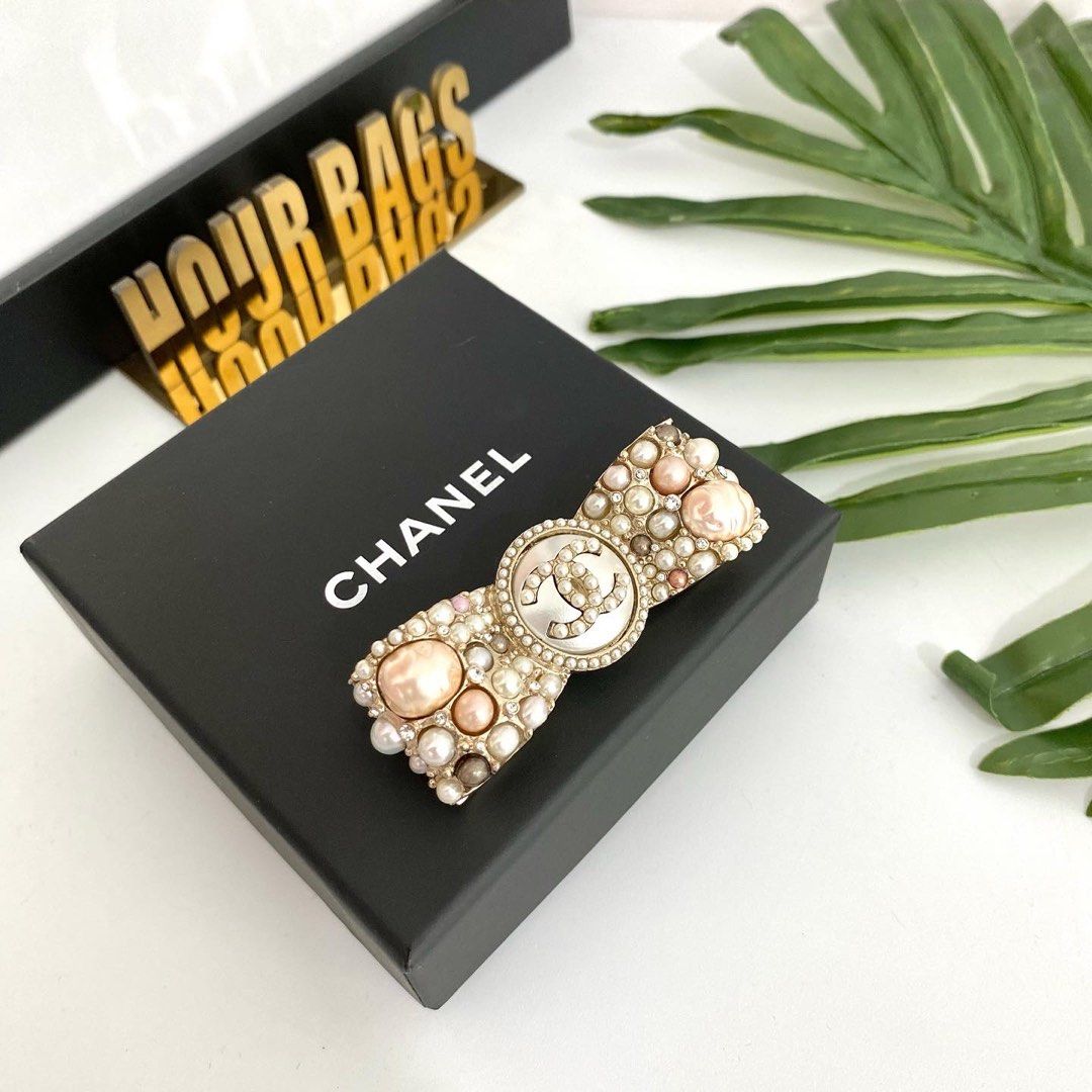 💯% Authentic Chanel Ribbon Pearl Brooch, Luxury, Accessories on