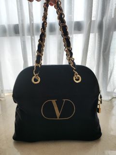❤️Auth💯 Valentino Vlogo tote bag, Women's Fashion, Bags & Wallets, Tote  Bags on Carousell