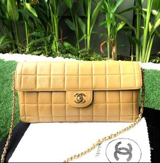 Chanel - Authenticated East West Chocolate Bar Handbag - Leather Beige Plain for Women, Good Condition