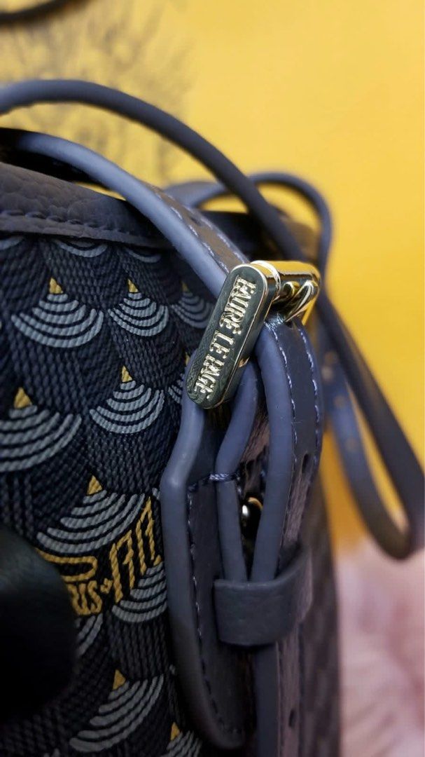 Authentic FLP Battle Tote 27 in Gris Gray (Category: Shoulder Bags) located in Makati City. Submitted by sexytrishy2021 (Listing ID 1253694815, Image 2). Description: New Item onhand Like New small size battle tote Gris Gray Comes with dustbag and paperbag Additional photos available.