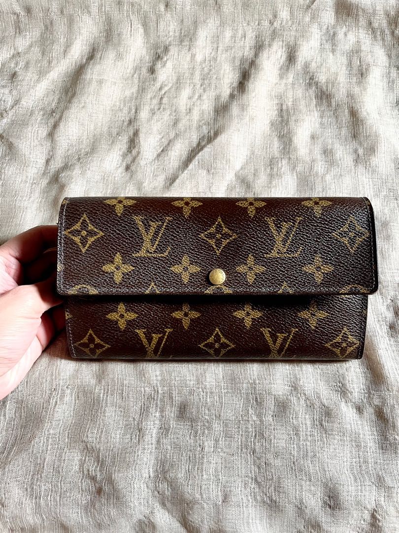Authentic Louis Vuitton Sarah Wallet (Category: Luxury Bags & Wallets) located in Quezon City. Submitted by alllauthentic (Listing ID 1253575615, Image 3). Description: 100% Authentic Money back if proven fake CT1015 Chain sling is inclusive.