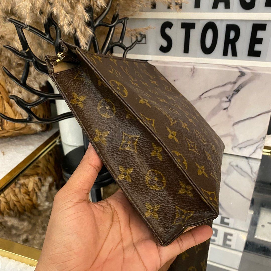 LV Pouch 26